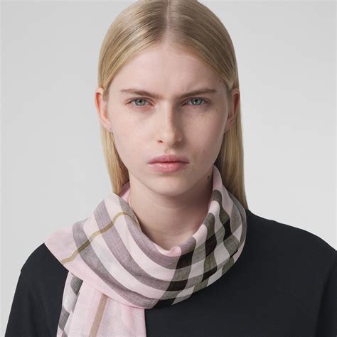 Check Wool Silk Scarf in Pale candy pink 